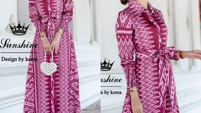ป้าย Lady Sunshine เดรสยาวอลัง แขนยาว พิมพ์ลายไทย สีชมพู ป้าย Lady Sunshine เดรสยาวอลัง แขนยาว พิมพ์ลายไทย สีชมพู