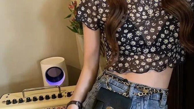 เสื้อยืดแขนสั้น ผ้าตาข่าย แบบบางเซ็กซี่ เข้ารูป ลายดอกไม้ และดอกเดซี่ สําหรับผู้หญิง เสื้อยืดแขนสั้น ผ้าตาข่าย แบบบางเซ็กซี่ เข้ารูป ลายดอกไม้ และดอกเดซี่ สําหรับผู้หญิง