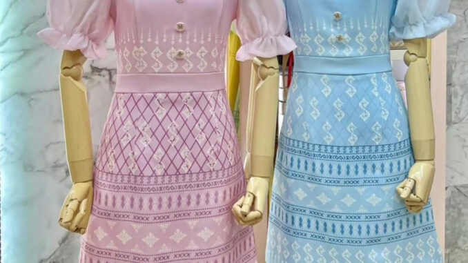 ❌พร้อมส่ง s-4xl❌เดรสผ้าไทลายขอไหล่โบว์❤️แนนซี่พี่ขวัญ❤️ ❌พร้อมส่ง s-4xl❌เดรสผ้าไทลายขอไหล่โบว์❤️แนนซี่พี่ขวัญ❤️